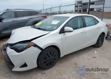 2018 Toyota Corolla Le z USA, uszkodzony, nr VIN 5YFBURHE0JP840420